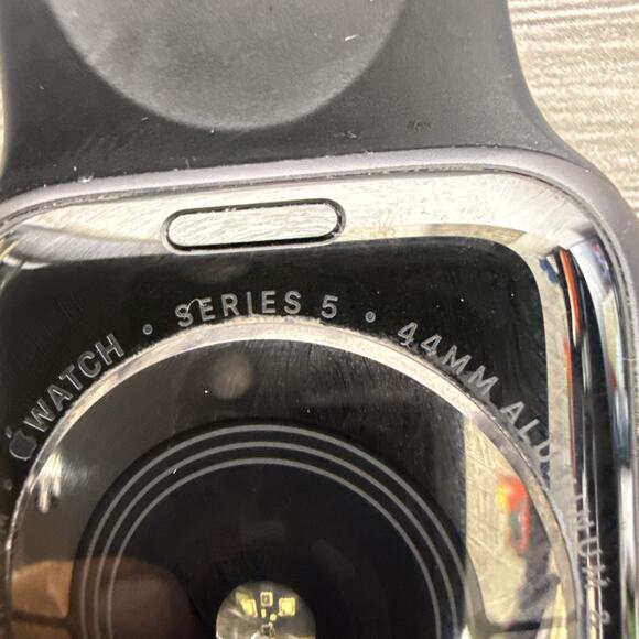 Apple Watch Series 5 44mm GPS LTE WR-50M Grey Stainless Steel Body W/ Band - Picture 6 of 9